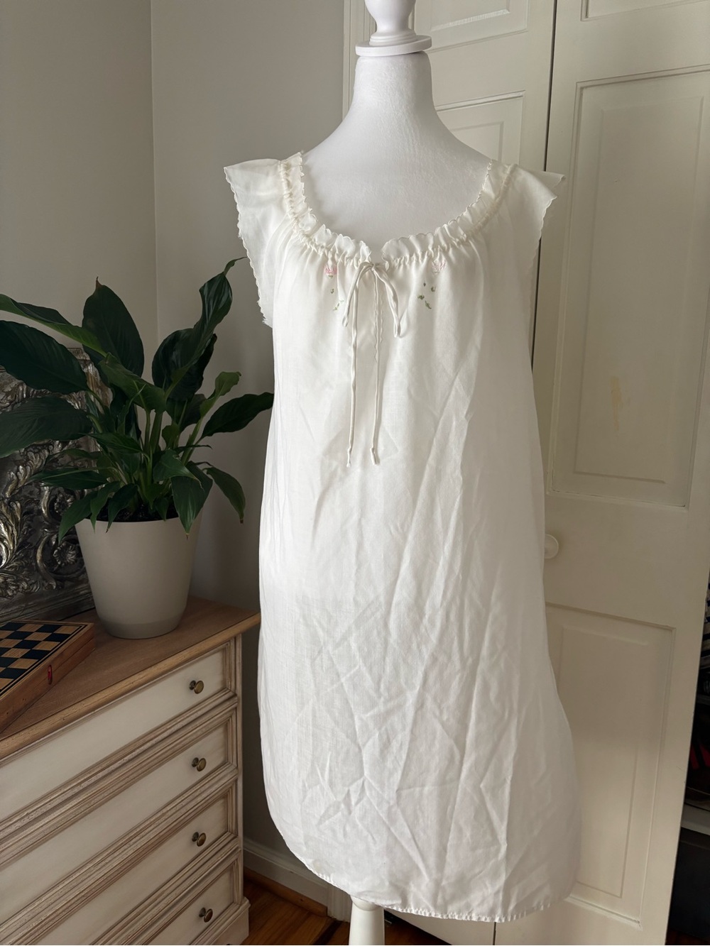 Vintage 60’s 70’s White Cotton Night Gown Chemise Embroidered Scallop Neckline